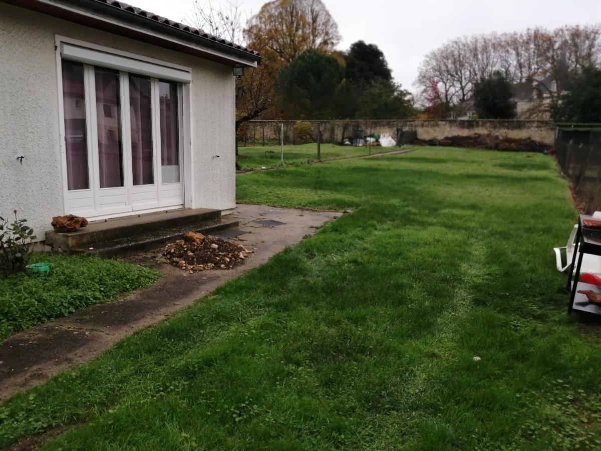 Bed and Breakfast La Pomponnette Bouresse Exterior foto